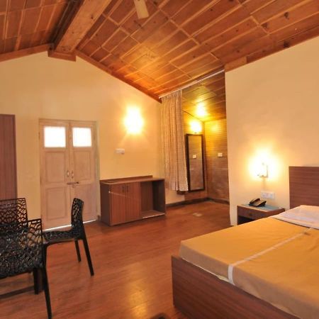 The Lake Resort Naukuchiatal Esterno foto